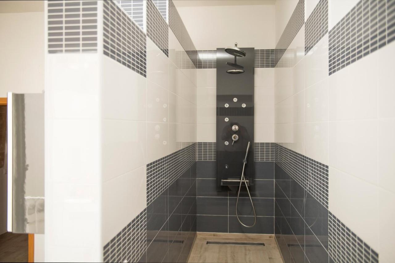 Palazzo Absolem Luxury Apartment Монополи Екстериор снимка